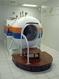 GtB Eingang mit Schott der Hyperbaric Chamber von San Pedro