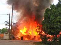 GtB Lebensgefährliches Feuer in Belize City 2004: Wie alarmiere ich die Feuerwehr?