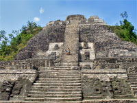 GtB the Pyramid shaped
High Temple of Lamanai